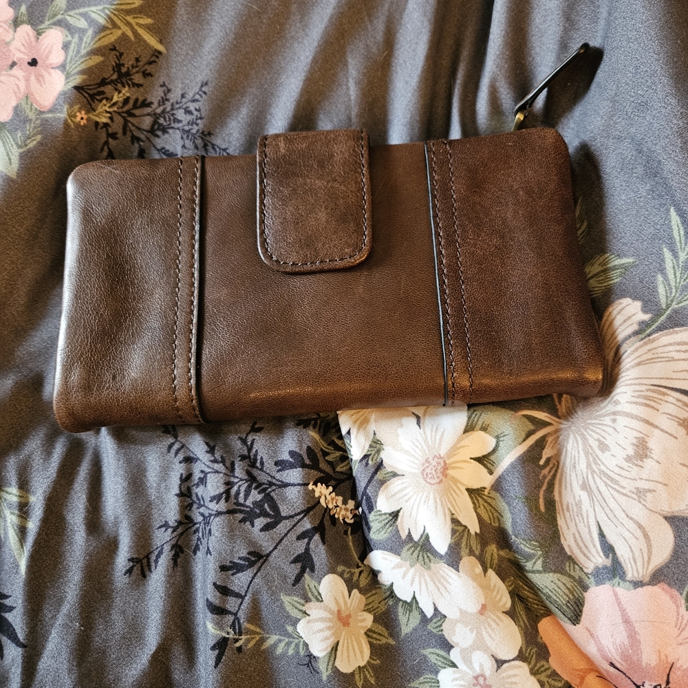 SOLD✨️Fossil Live Long Vintage Brown Leather Women's Clutch - Picture 2 of 9